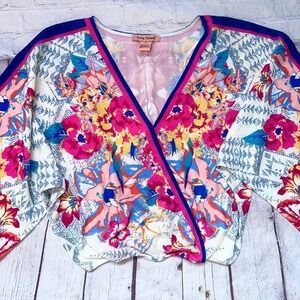 NWOT Women’s Medium Flying Tomato Cropped Kimono Sleeve Floral Top